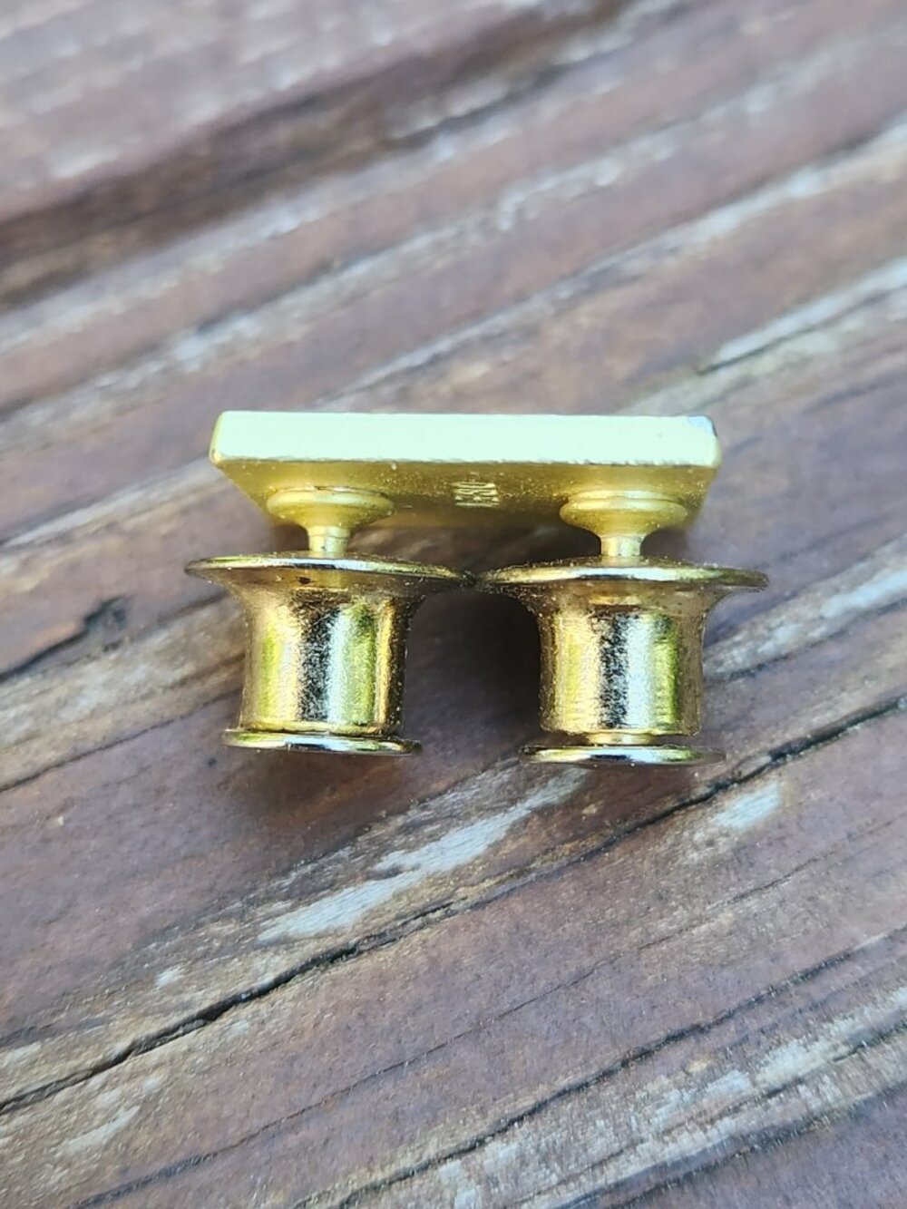 OBEY GIANT Shepard Fairey Eighty Nine 89 andre og ENAMEL PIN lapel Gold White - Picture 3 of 4